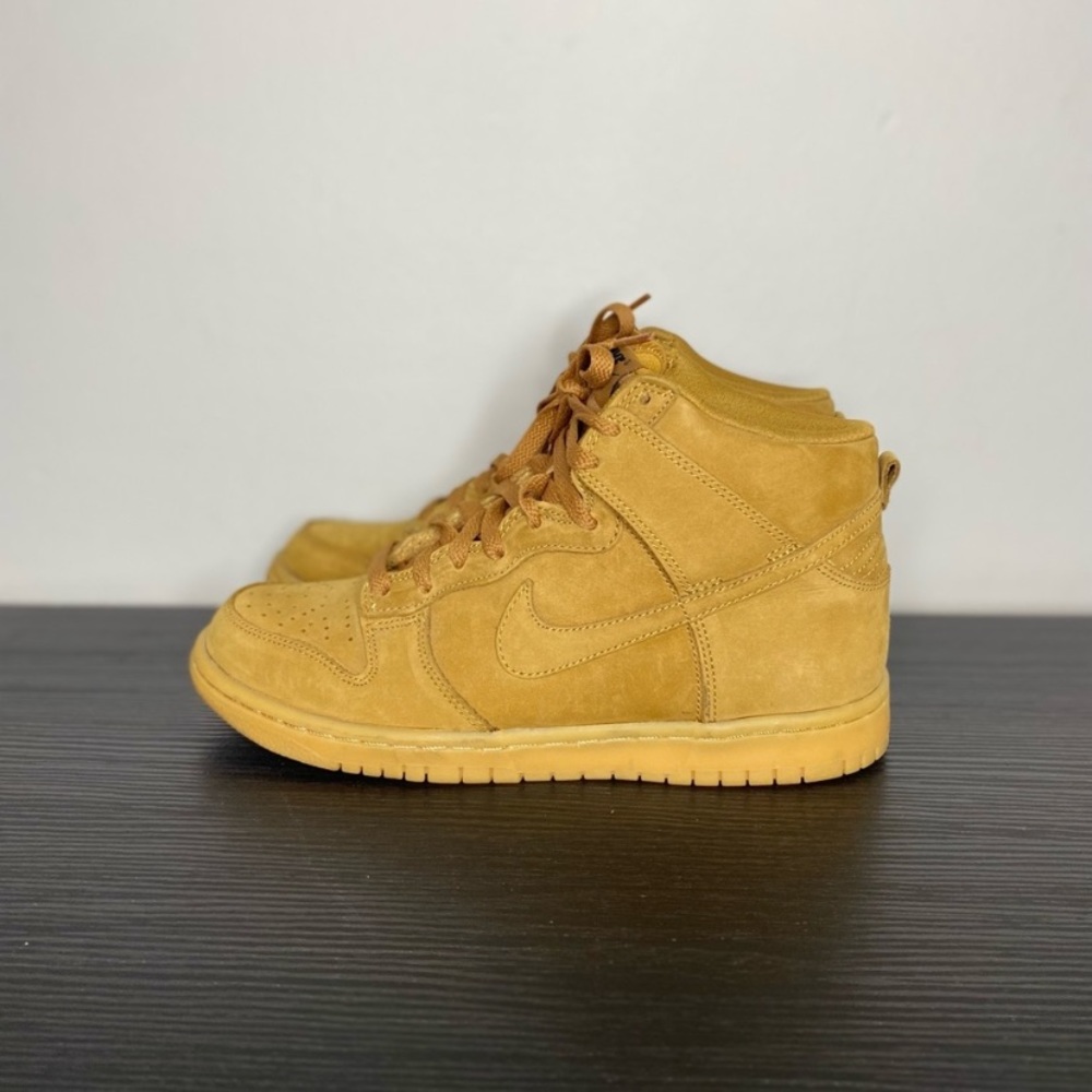 Nike brown dunks